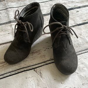 Tom’s Laced Wedges